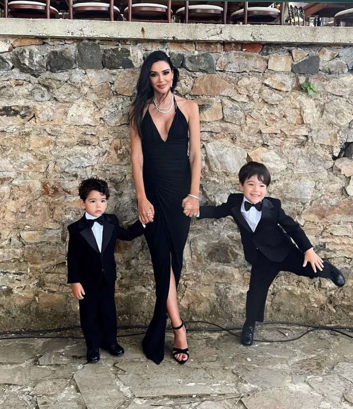 Arda Turanın həyat yoldaşından 150 minlik masa...