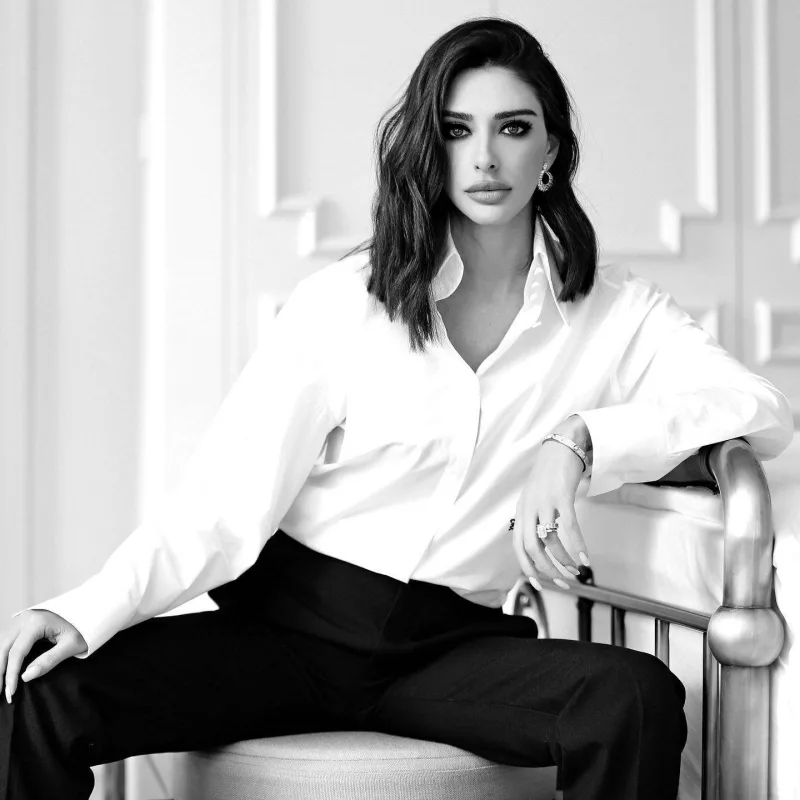 Arda Turanın həyat yoldaşından 150 minlik masa...