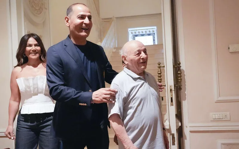 15 yaşlı rəssamın sərgisinə axın oldu