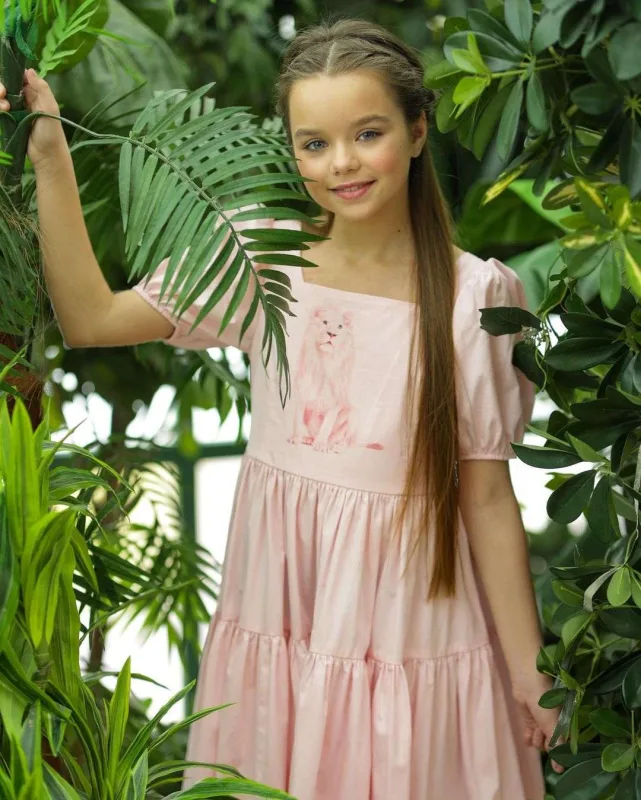 “Dünyanın ən gözəl qızı” böyüdü!