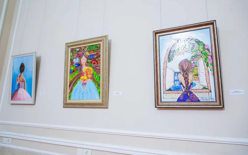 15 yaşlı rəssamın sərgisinə axın oldu