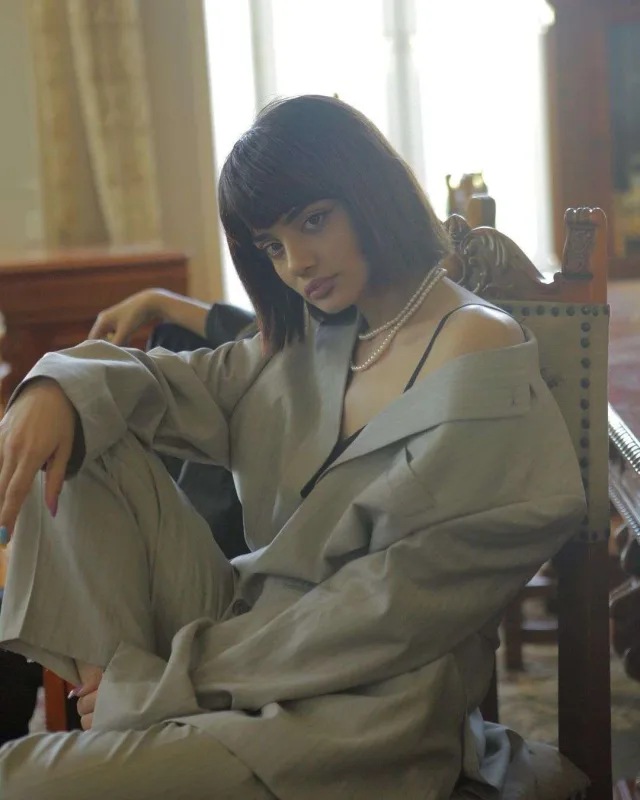 Hissin mahnısını sildirdi, indi də pul istəyir