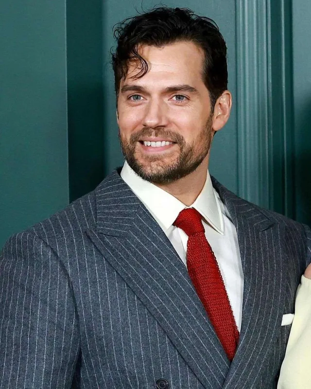 “Enola Holmes 2”nin qalası baş tutdu