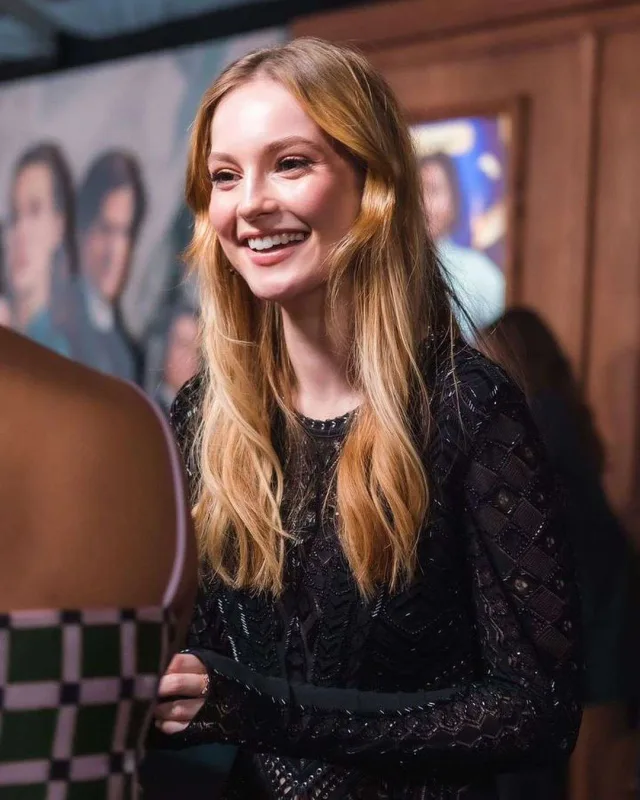 “Enola Holmes 2”nin qalası baş tutdu