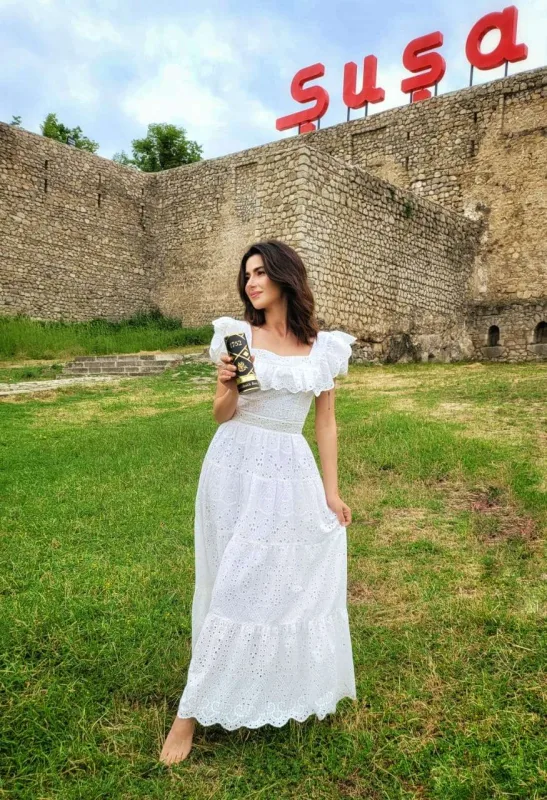 Nəsrin Cavadzadə Şuşada reklam çəkilişində