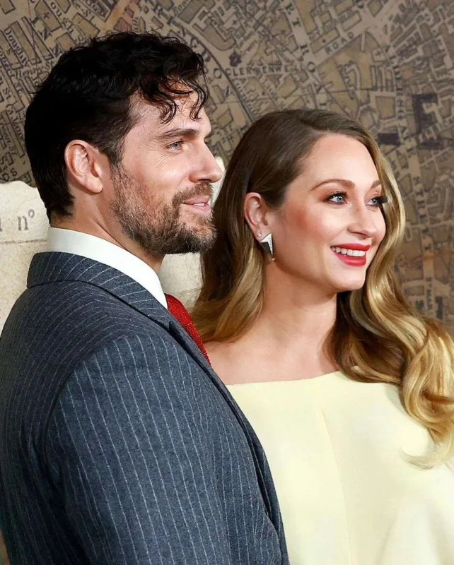 “Enola Holmes 2”nin qalası baş tutdu