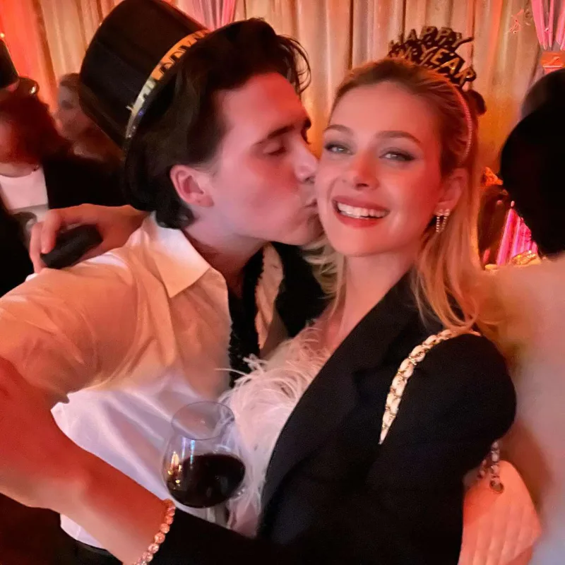 İldönümlərini yarıçılpaq fotolarla qeyd etdilər