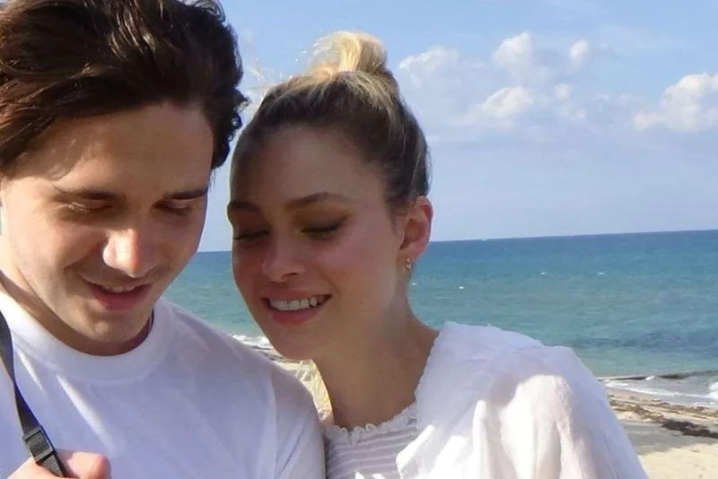 İldönümlərini yarıçılpaq fotolarla qeyd etdilər