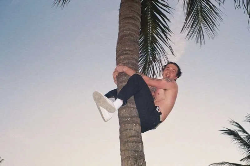 İldönümlərini yarıçılpaq fotolarla qeyd etdilər