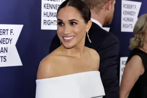 Kral protokol qaydalarını yenidən pozdu