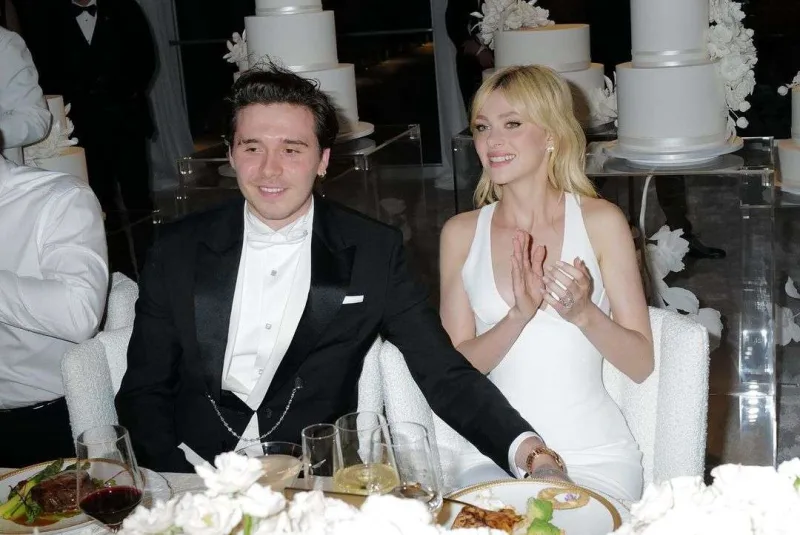 İldönümlərini yarıçılpaq fotolarla qeyd etdilər