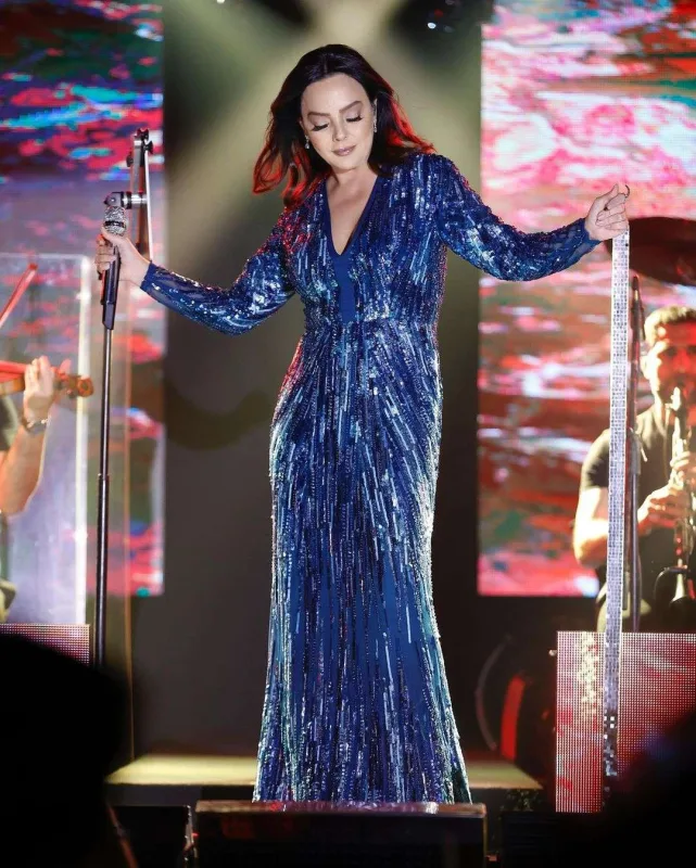 Ebru Türkiyədən köçür