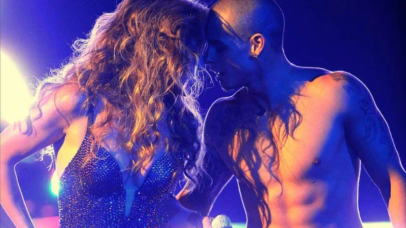 Rəqqasları bürcünə görə rədd etdi