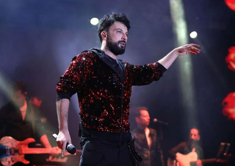 Tarkan “Kanal D”dən 14 milyon tələb etdi