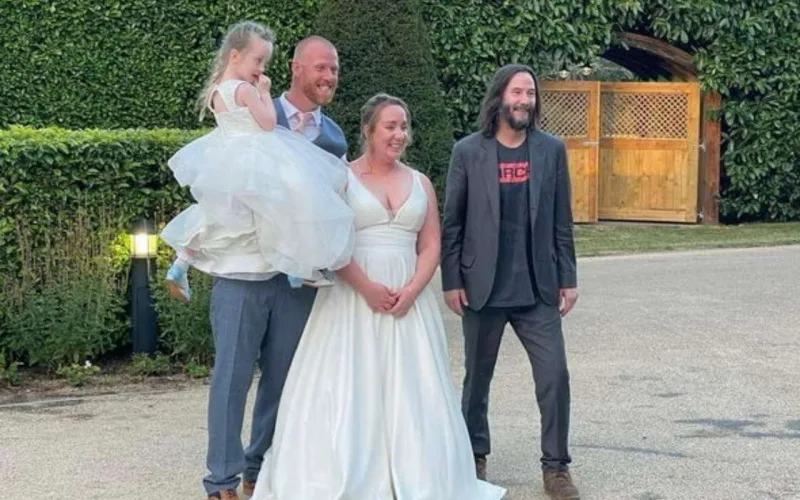 Tanımadığı bəylə gəlinin toyuna qatıldı