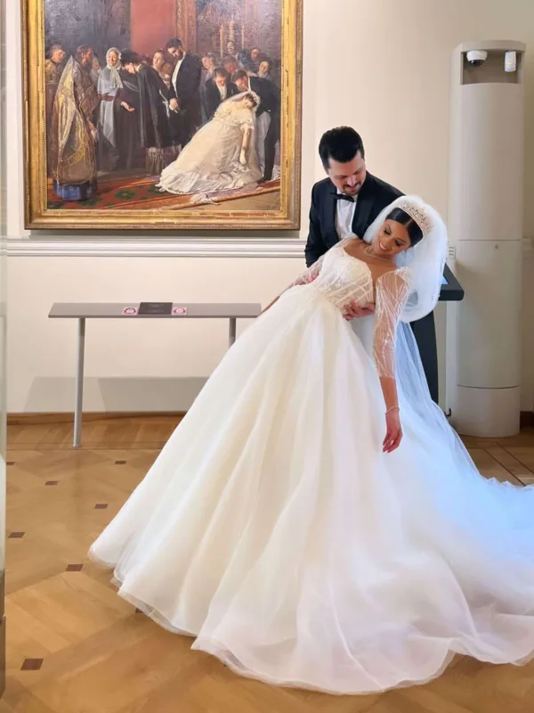 İTV-nin aparıcısı ərə getdi