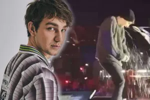 Səhnədə üstünə su şüşəsi atdılar