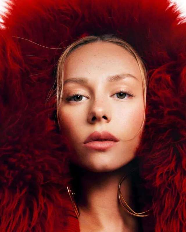 “Harper's Bazaar”ın siması oldu