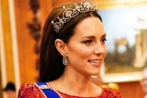 Keyt yenidən Diananın tacını taxdı
