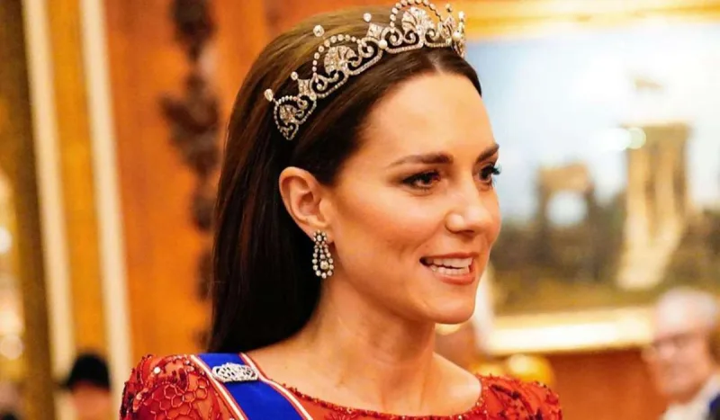 Keyt yenidən Diananın tacını taxdı