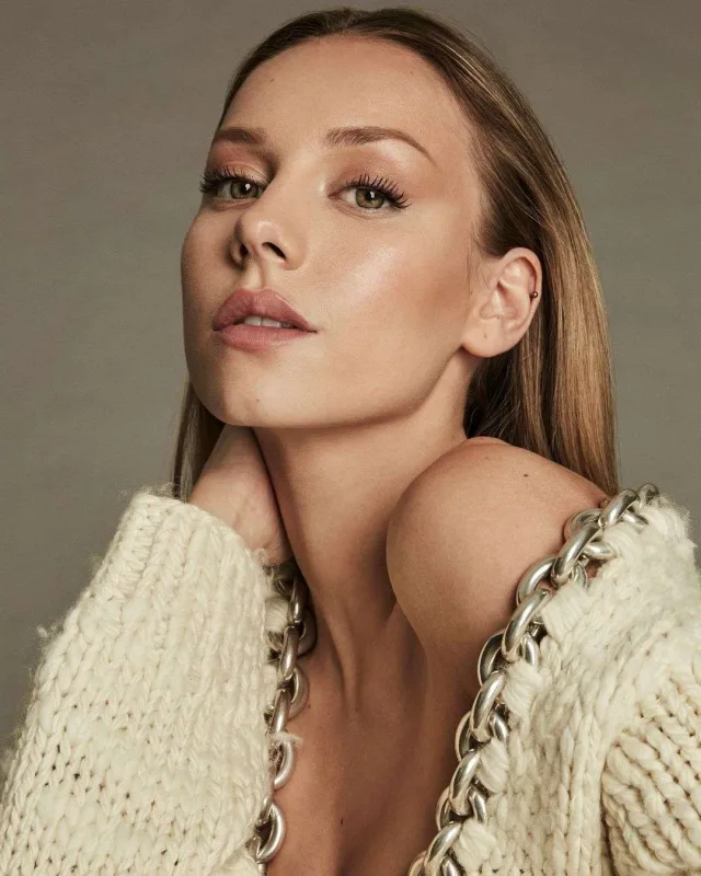 “Harper's Bazaar”ın siması oldu