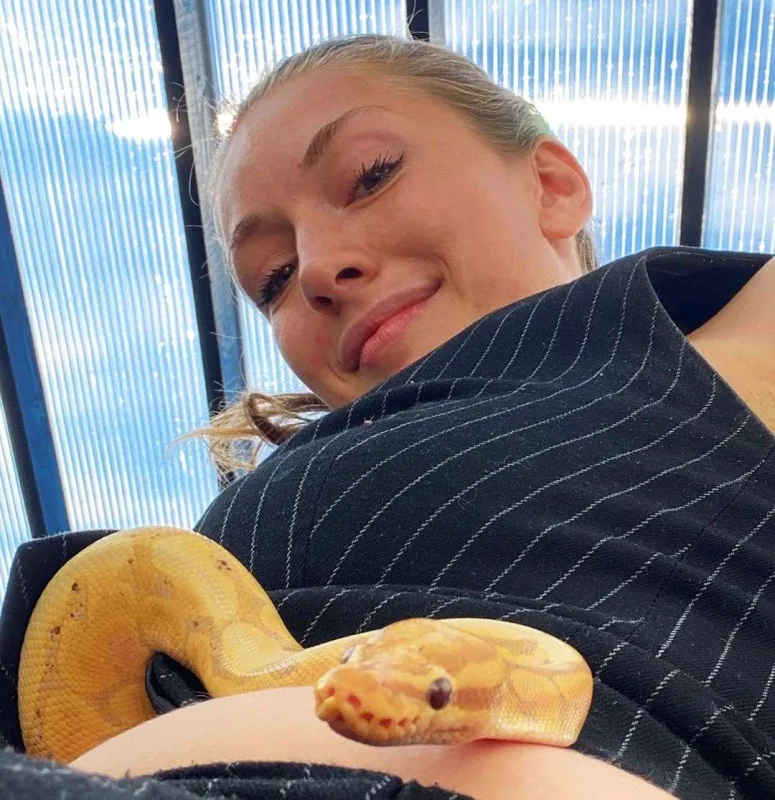 Evində ilan saxlayan aktrisa şikayət edildi