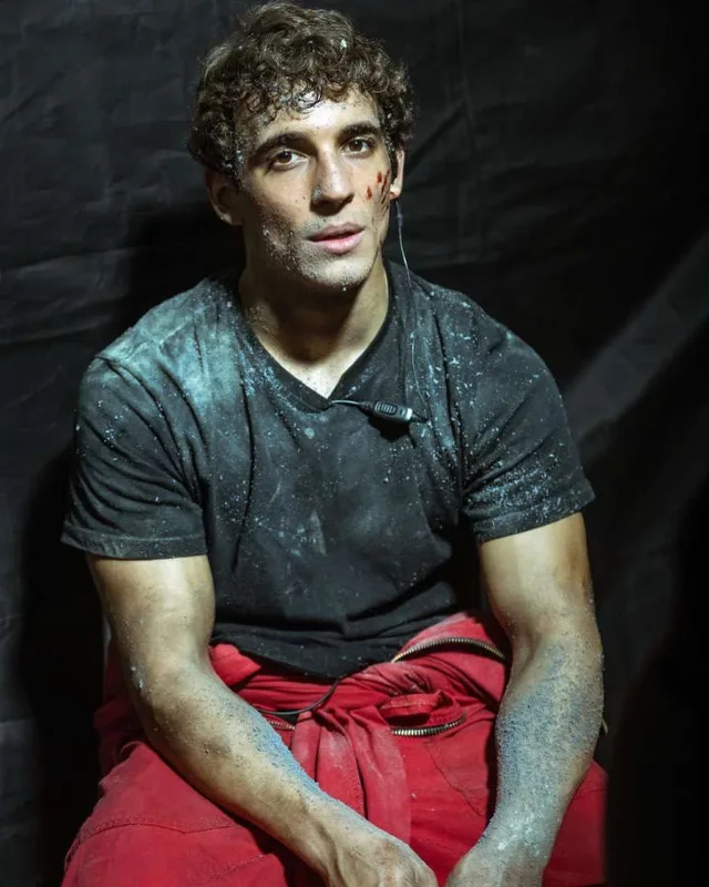 “Esquire” jurnalı üçün kamera qarşısına keçdi