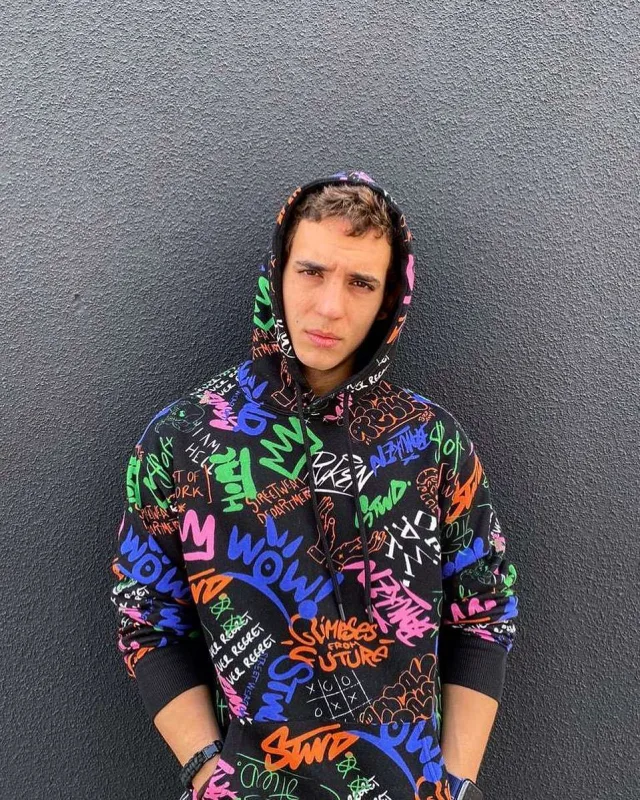 “Esquire” jurnalı üçün kamera qarşısına keçdi