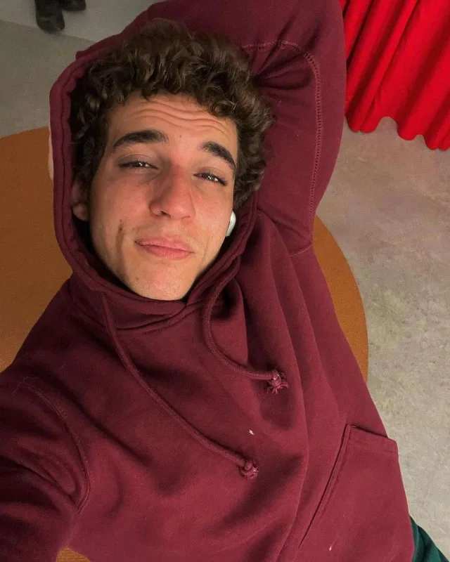 “Esquire” jurnalı üçün kamera qarşısına keçdi