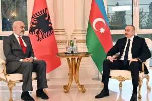 Prezident Leyla Əliyevanın çəkdiyi rəsmi hədiyyə etdi