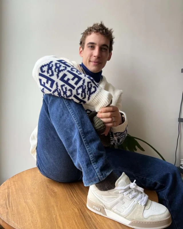 “Esquire” jurnalı üçün kamera qarşısına keçdi