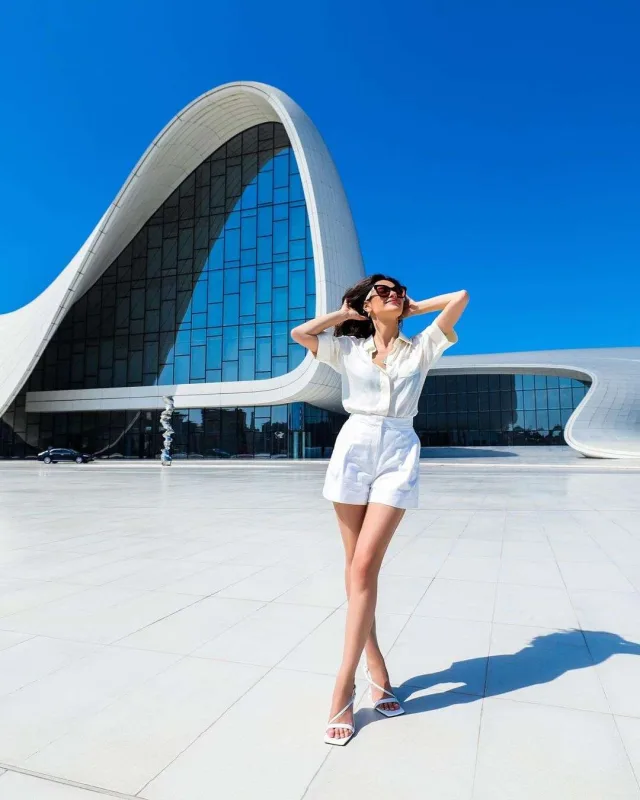 Nəsrinin Bakı paylaşımları