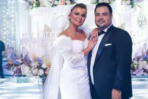 Sevda gəlinliyinə müştəri axtarır