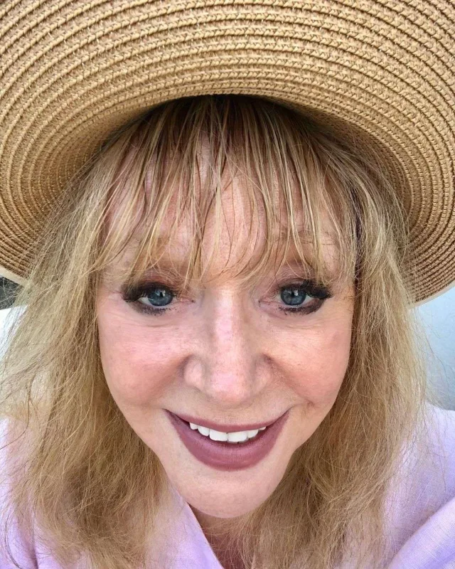 Alla vətəninə qayıtdı