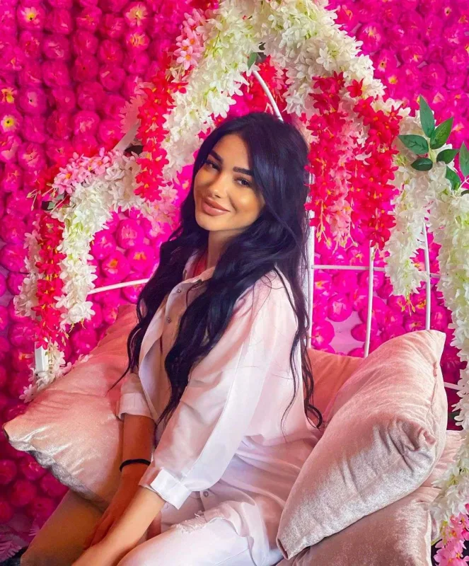 Türkiyədə qızına nişan etdi