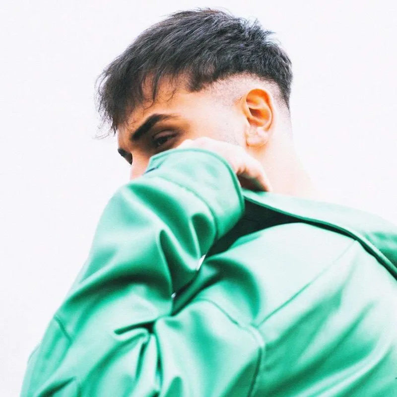 Sefo konsertində səhnədən endirildi