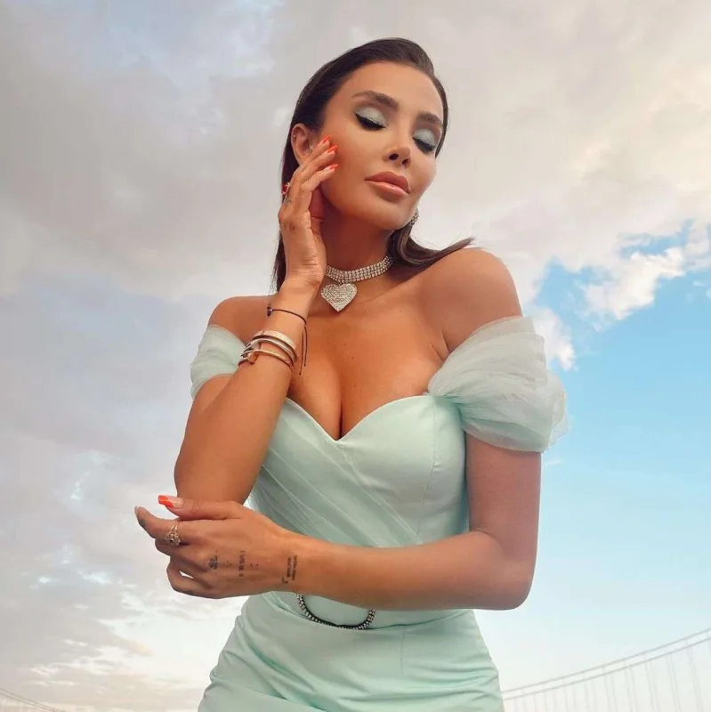 Sevgilisini buna görə paylaşmır