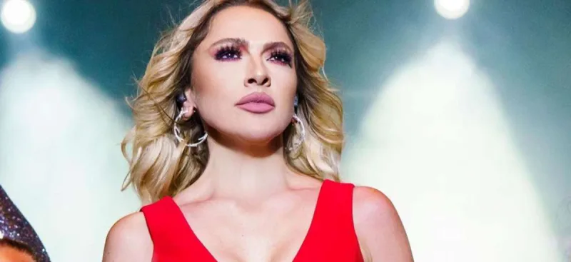 Geyim tərzi dəyişsə də...