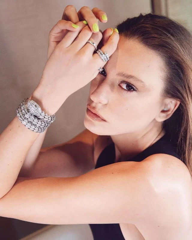 Onunla birlikdə rol almaq istəyir