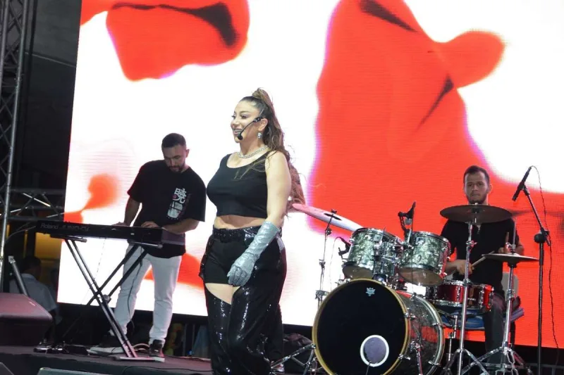 Damla obrazı ilə diqqət çəkdi