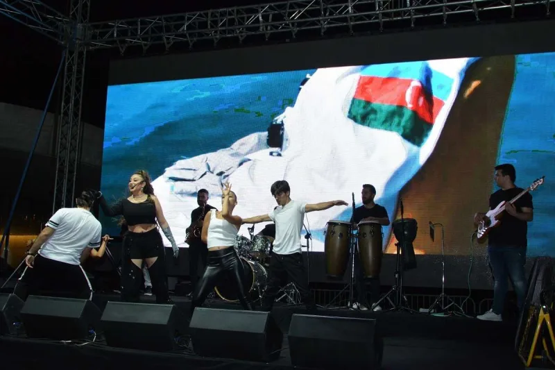 Damla obrazı ilə diqqət çəkdi