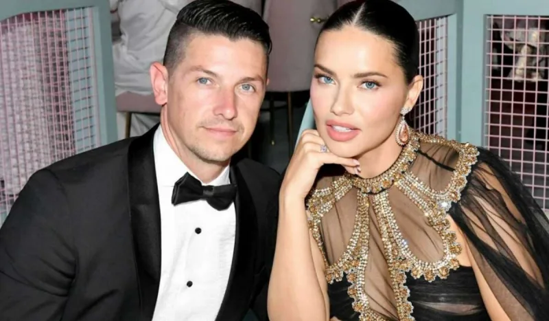 Adriana oğlunun üzünü ilk dəfə göstərdi