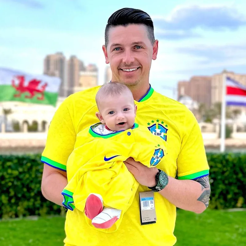 Adriana oğlunun üzünü ilk dəfə göstərdi