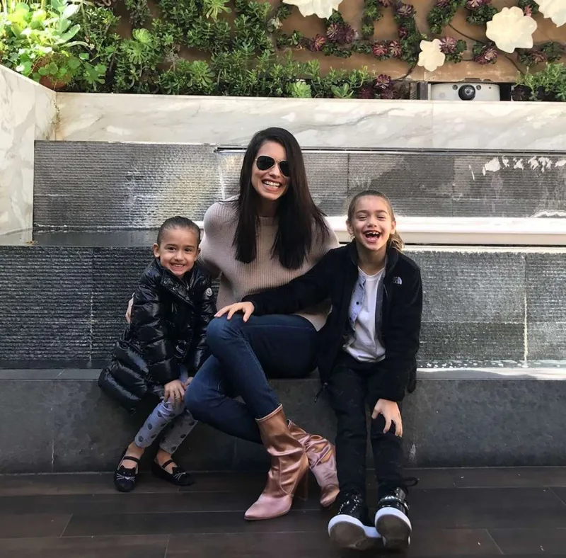 Adriana oğlunun üzünü ilk dəfə göstərdi