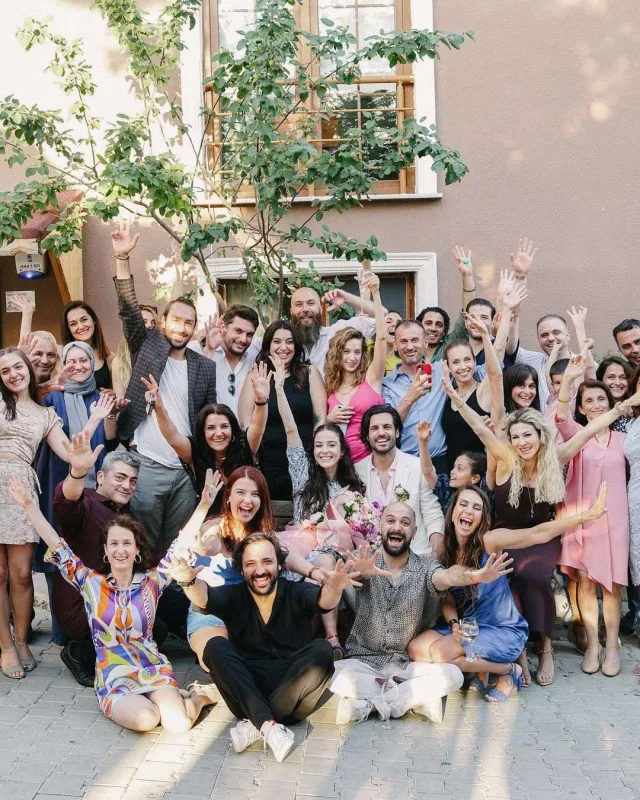 Elçiliklərindən yeni fotolar yaydılar