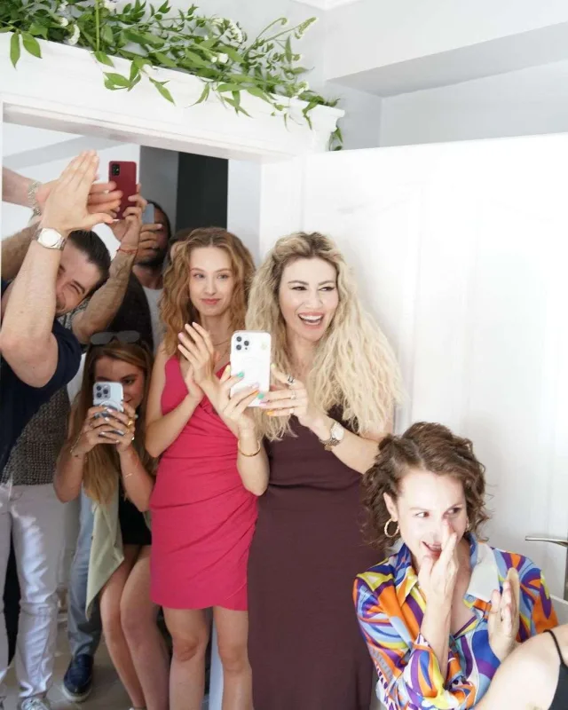 Elçiliklərindən yeni fotolar yaydılar