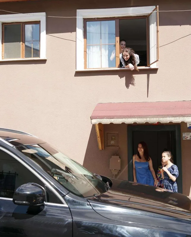 Elçiliklərindən yeni fotolar yaydılar