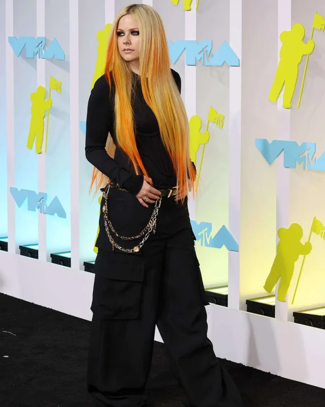 Geyimləri ilə gecəyə damğa vurdular