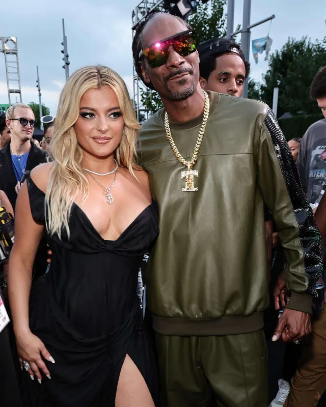 Geyimləri ilə gecəyə damğa vurdular