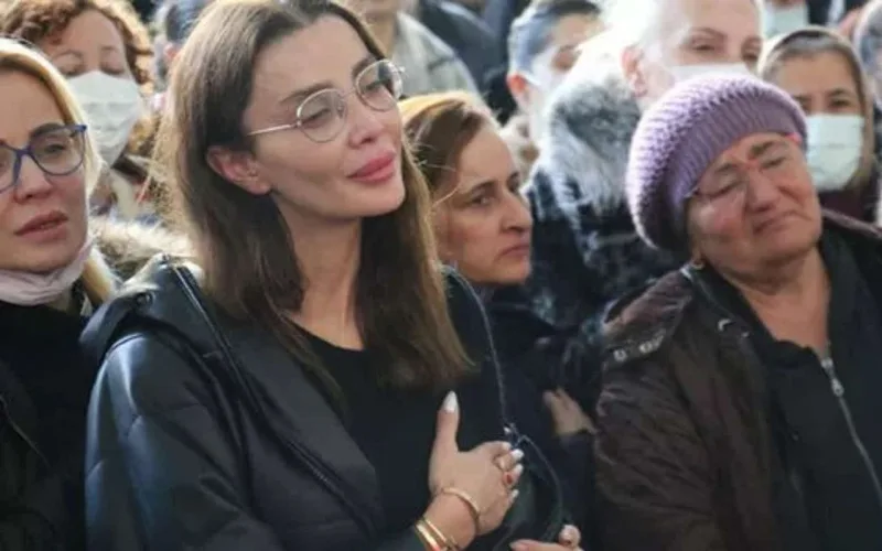 “Botokslarınıza görə ağlaya bilmədiniz”